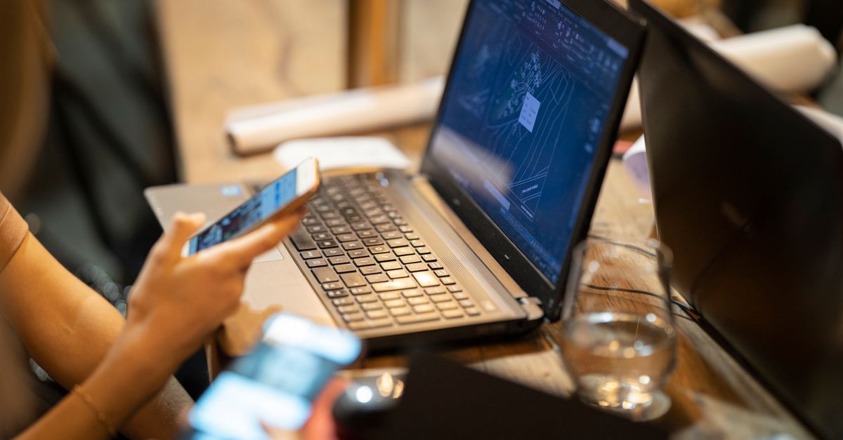 Comparaison de sites sur ordinateur et mobile